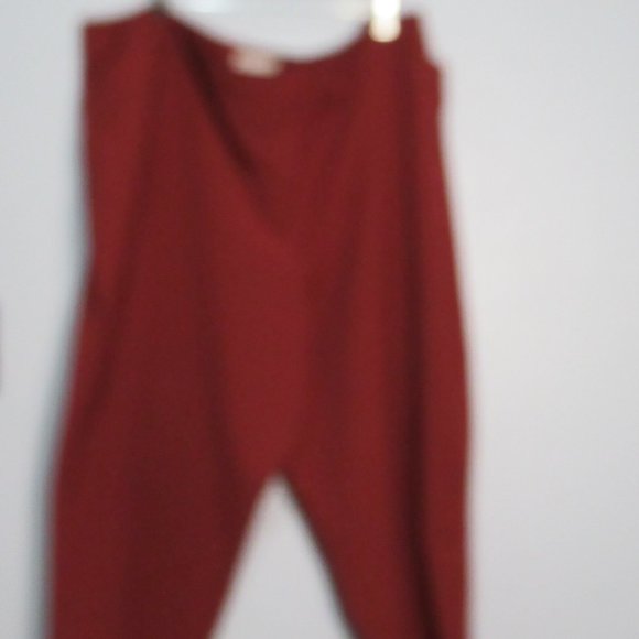 Curvy Maroon Cropped Slacks - Picture 3 of 8